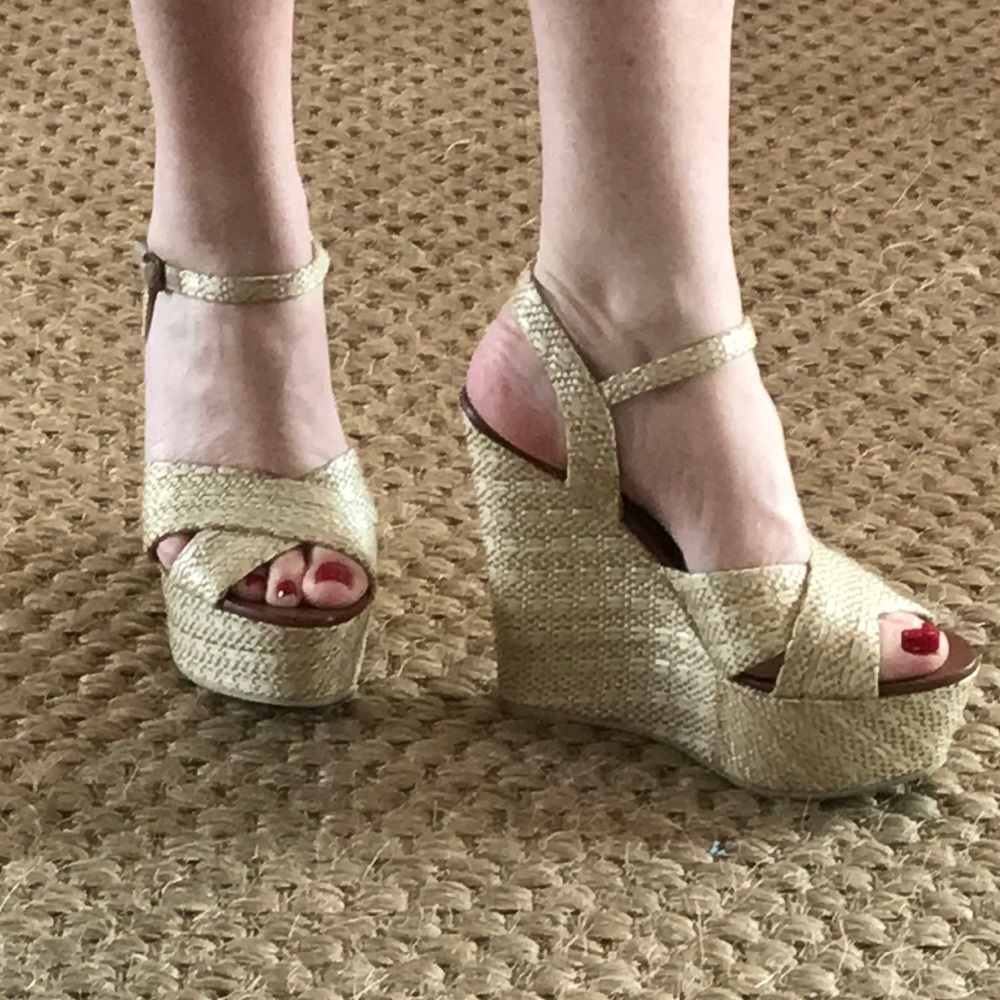 Straw Platform Steve Madden Wedges!